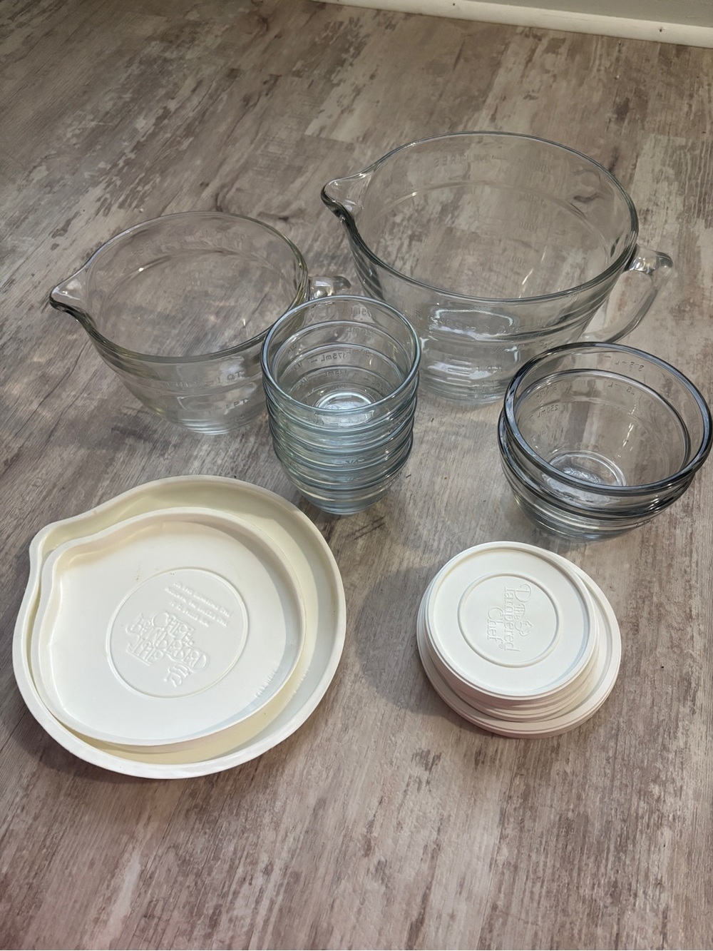 The Pampered Chef batter and mixing bowl set
